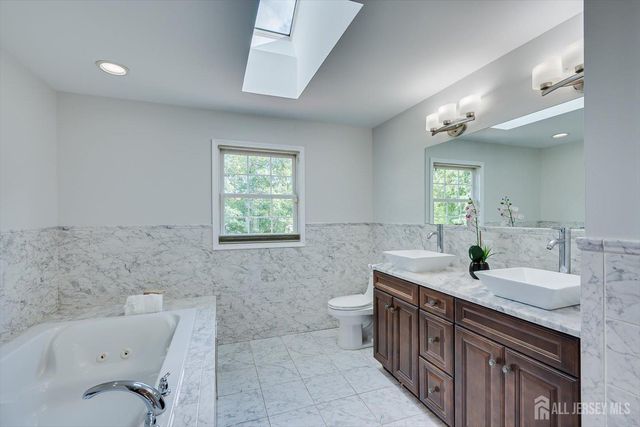 9 Trista Way, South Plainfield, NJ 07080
