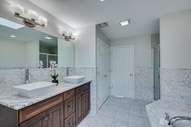 9 Trista Way, South Plainfield, NJ 07080