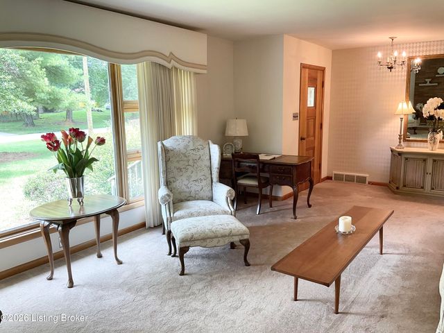 1508 Turquoise Dr, Louisville, KY 40214