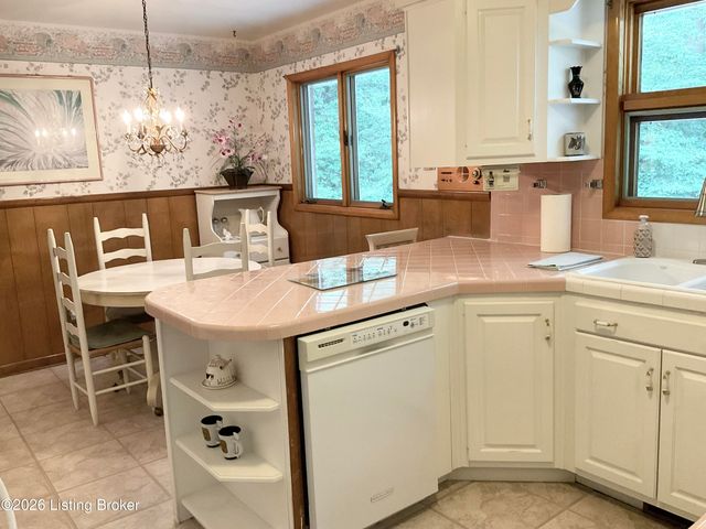 1508 Turquoise Dr, Louisville, KY 40214