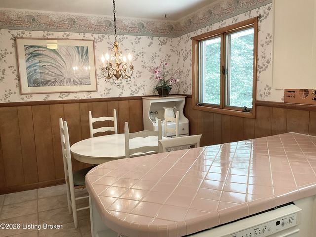 1508 Turquoise Dr, Louisville, KY 40214