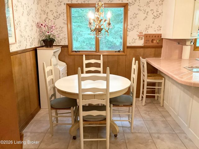 1508 Turquoise Dr, Louisville, KY 40214