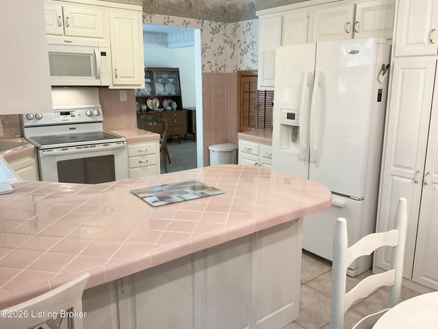 1508 Turquoise Dr, Louisville, KY 40214
