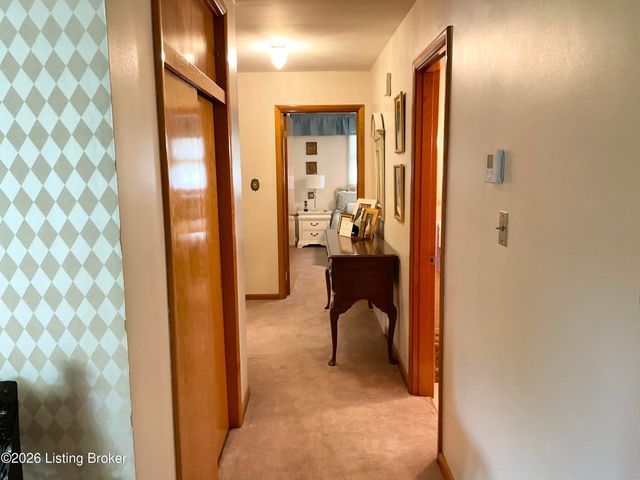 1508 Turquoise Dr, Louisville, KY 40214