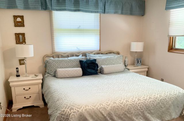 1508 Turquoise Dr, Louisville, KY 40214