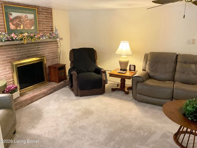 1508 Turquoise Dr, Louisville, KY 40214