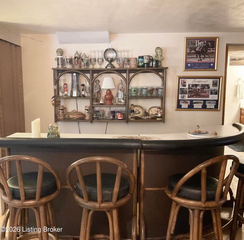 1508 Turquoise Dr, Louisville, KY 40214
