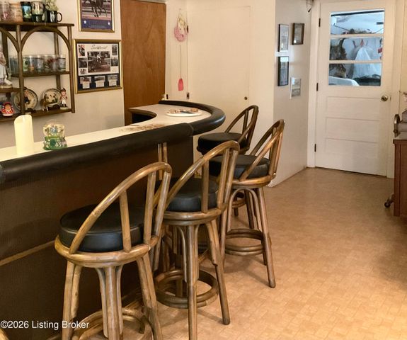 1508 Turquoise Dr, Louisville, KY 40214
