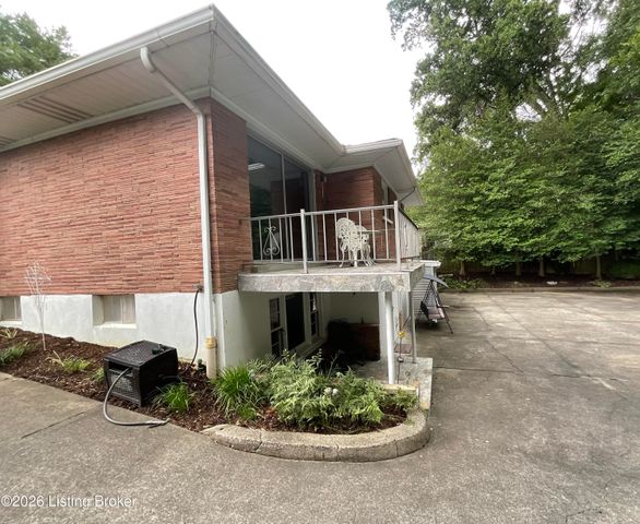1508 Turquoise Dr, Louisville, KY 40214