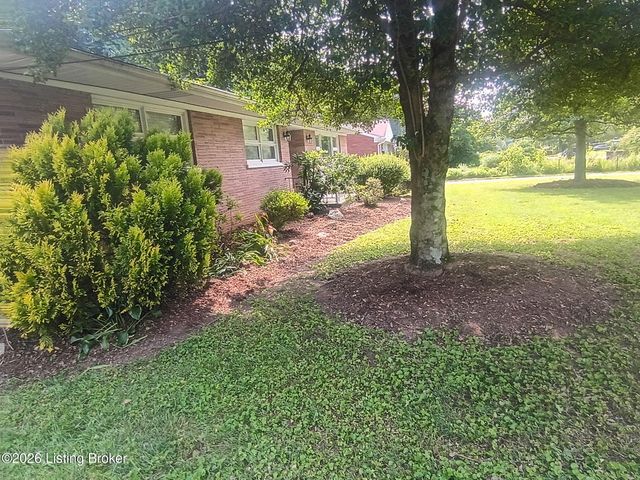 1508 Turquoise Dr, Louisville, KY 40214