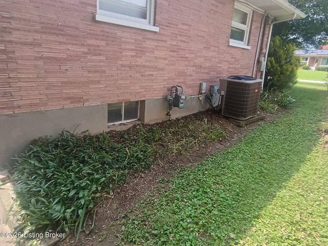 1508 Turquoise Dr, Louisville, KY 40214