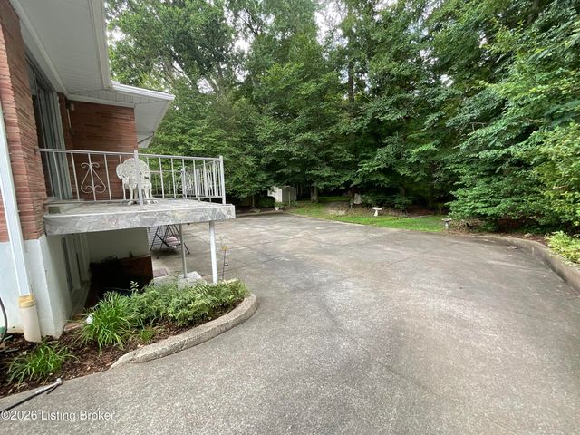 1508 Turquoise Dr, Louisville, KY 40214