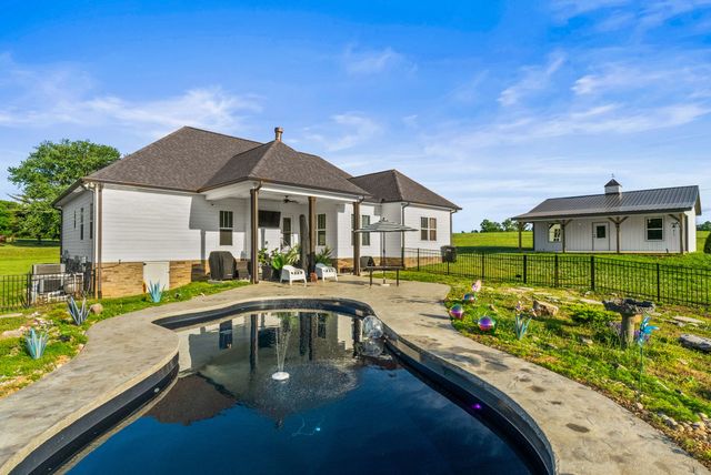3378 New Hall Rd, Greenbrier, TN 37073