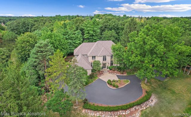 60 Kingsley Manor Drive, Bloomfield Hills, MI 48304