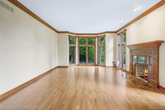 60 Kingsley Manor Drive, Bloomfield Hills, MI 48304