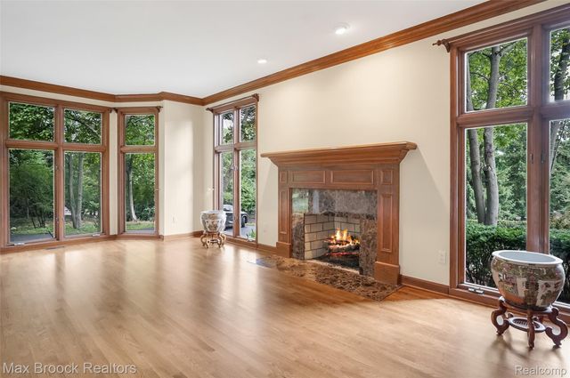 60 Kingsley Manor Drive, Bloomfield Hills, MI 48304