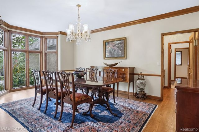 60 Kingsley Manor Drive, Bloomfield Hills, MI 48304