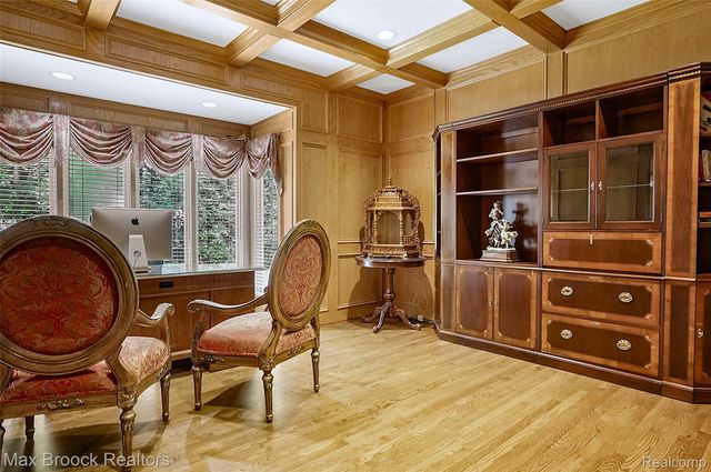 60 Kingsley Manor Drive, Bloomfield Hills, MI 48304