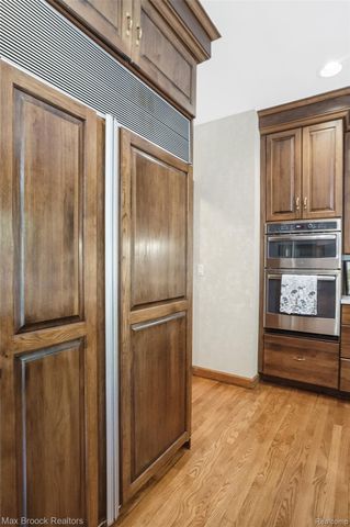 60 Kingsley Manor Drive, Bloomfield Hills, MI 48304