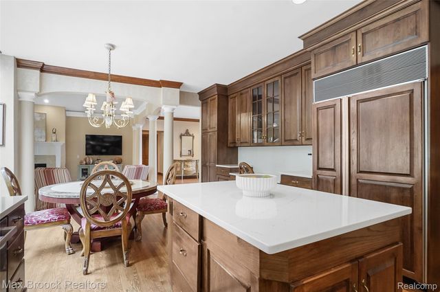 60 Kingsley Manor Drive, Bloomfield Hills, MI 48304