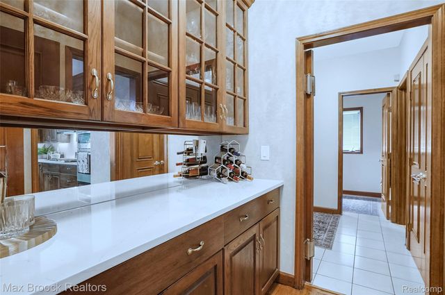 60 Kingsley Manor Drive, Bloomfield Hills, MI 48304