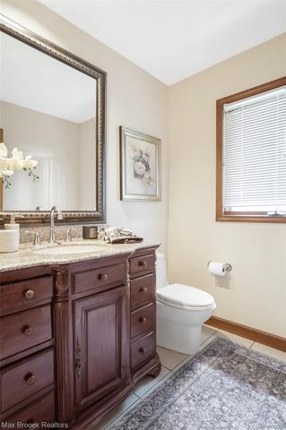 60 Kingsley Manor Drive, Bloomfield Hills, MI 48304