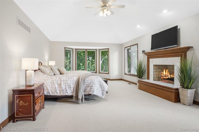 60 Kingsley Manor Drive, Bloomfield Hills, MI 48304