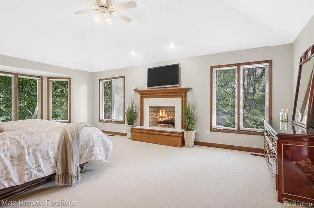 60 Kingsley Manor Drive, Bloomfield Hills, MI 48304