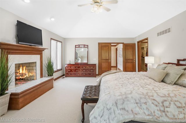 60 Kingsley Manor Drive, Bloomfield Hills, MI 48304