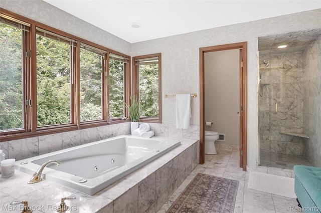 60 Kingsley Manor Drive, Bloomfield Hills, MI 48304