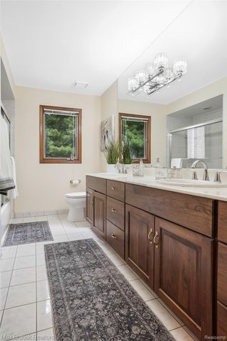 60 Kingsley Manor Drive, Bloomfield Hills, MI 48304