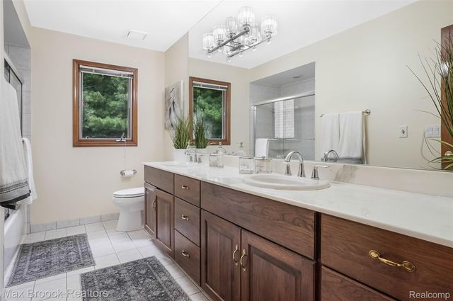 60 Kingsley Manor Drive, Bloomfield Hills, MI 48304