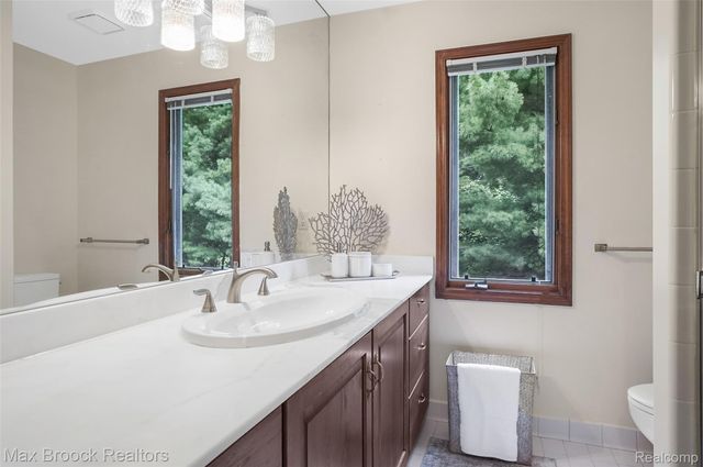 60 Kingsley Manor Drive, Bloomfield Hills, MI 48304