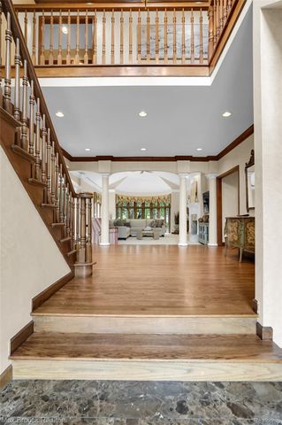 60 Kingsley Manor Drive, Bloomfield Hills, MI 48304