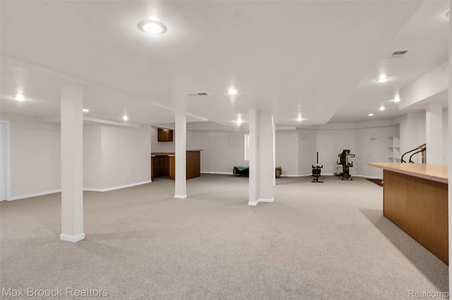 60 Kingsley Manor Drive, Bloomfield Hills, MI 48304