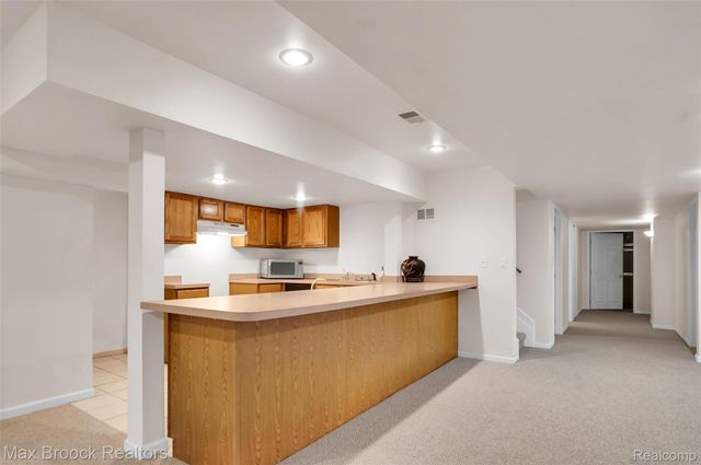 60 Kingsley Manor Drive, Bloomfield Hills, MI 48304