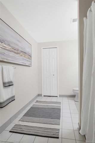 60 Kingsley Manor Drive, Bloomfield Hills, MI 48304