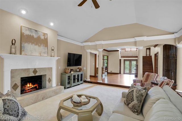 60 Kingsley Manor Drive, Bloomfield Hills, MI 48304
