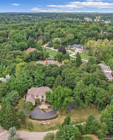 60 Kingsley Manor Drive, Bloomfield Hills, MI 48304