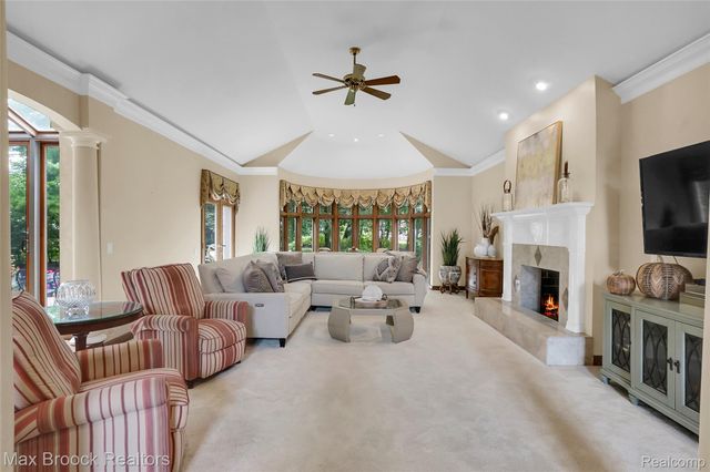 60 Kingsley Manor Drive, Bloomfield Hills, MI 48304