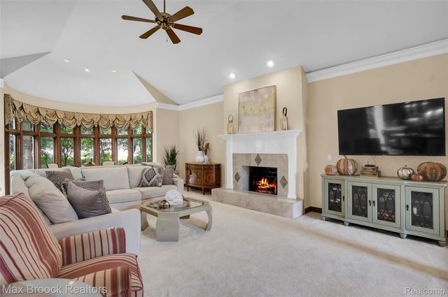60 Kingsley Manor Drive, Bloomfield Hills, MI 48304