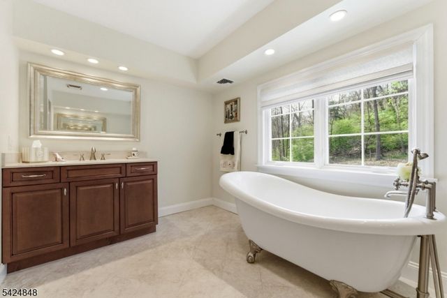 18 Valhalla Rd, Montville Twp., NJ 07045