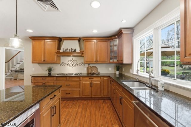 18 Valhalla Rd, Montville Twp., NJ 07045