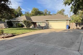 1118 E Oakwood Ct, Derby, KS 67037