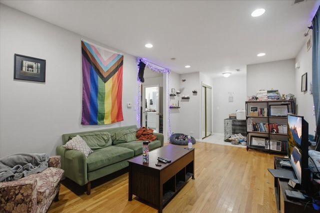 3859 N Whipple Street, Chicago, IL 60618