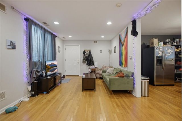3859 N Whipple Street, Chicago, IL 60618