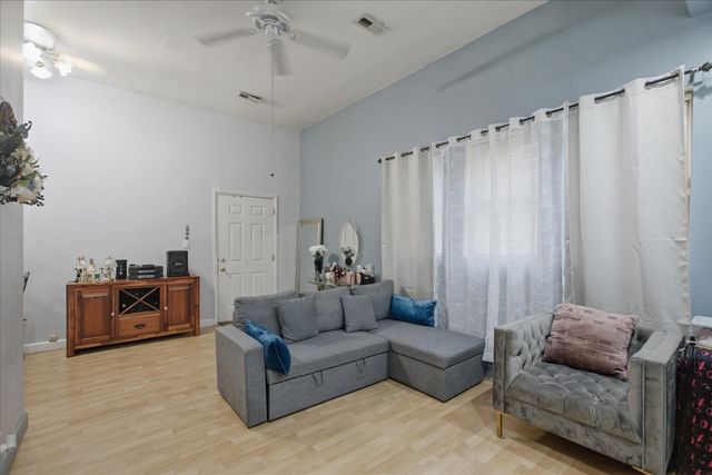3859 N Whipple Street, Chicago, IL 60618