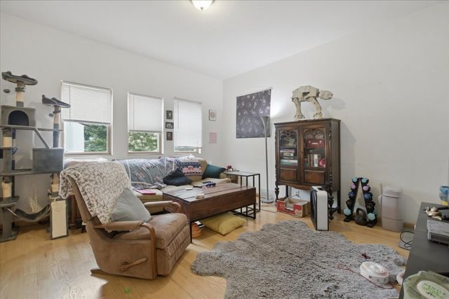 3859 N Whipple Street, Chicago, IL 60618