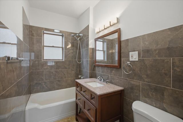 3859 N Whipple Street, Chicago, IL 60618