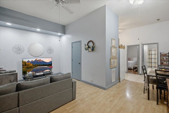 3859 N Whipple Street, Chicago, IL 60618